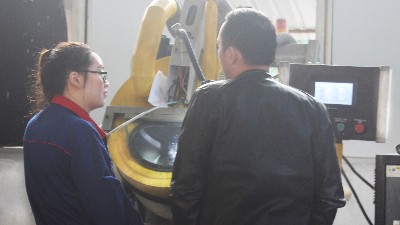 蘇州（zhōu）羞羞视频在线观看迎來國內最大文（wén）具品牌供應商來司試樣！