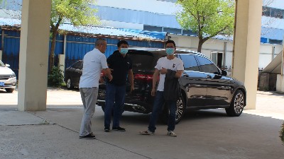 重慶汽車零部件企（qǐ）業一行來訪參觀羞羞视频在线观看濕式噴砂磷化線