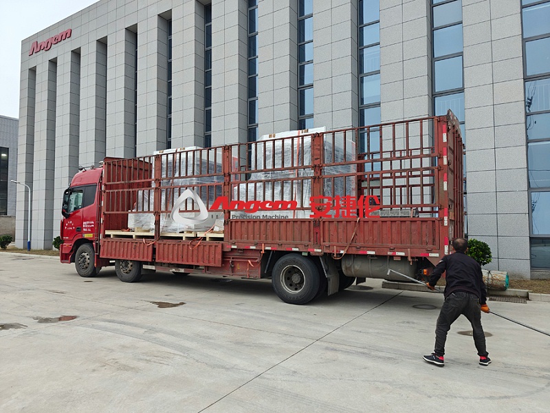 自（zì）動（dòng）噴膠（jiāo）機發重慶1