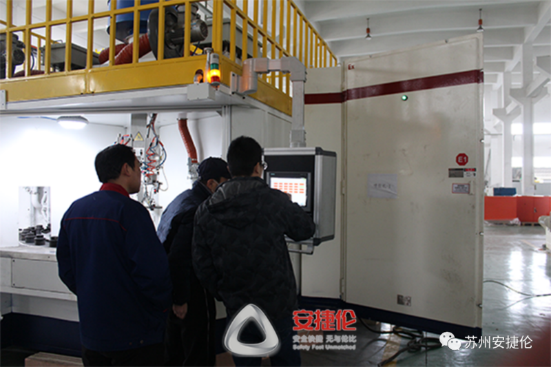 自（zì）動噴膠設備