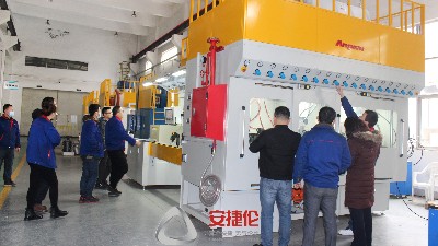 羞羞视频在线观看新設備-鏈條噴膠機PLB216-ZB3015X順利通過客戶驗收！