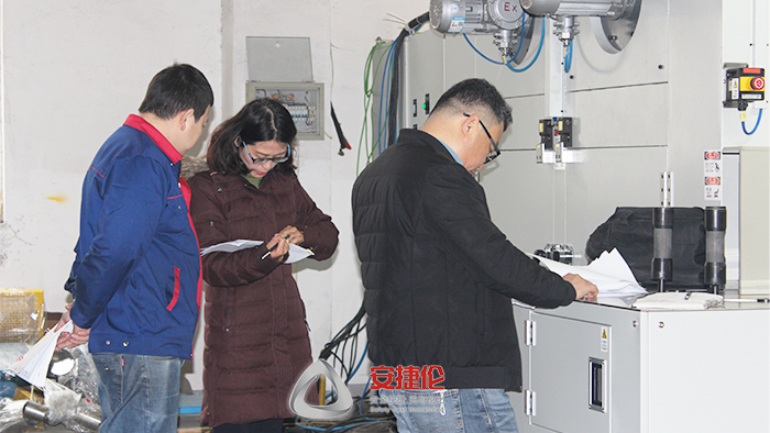 自動鏈（liàn）式噴膠設備