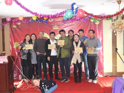 羞羞视频在线观看--2016年跨年聯（lián）歡會-優秀員工合影