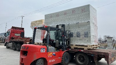 自動浸膠機、自（zì）動噴膠機發貨河南汽車橡膠減震客戶