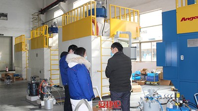 2021的（de）第8天，客戶老板親自上門驗收，【ZP40自動噴膠機】