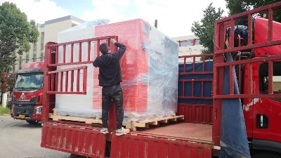 自動刷塗（tú）機發貨-安捷（jié）倫新產品刷塗機（jī）發貨河南（nán）汽（qì）車零部（bù）件客戶