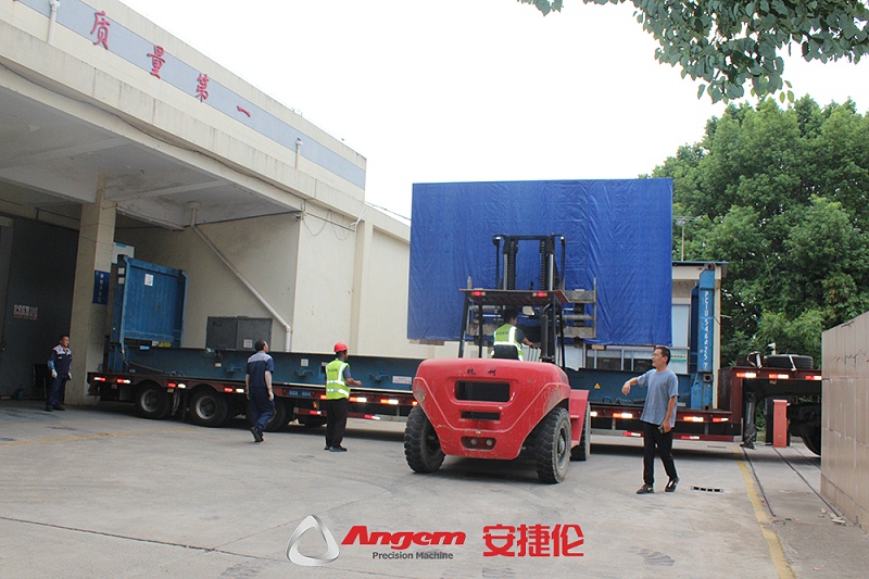 噴膠機（jī）發貨（huò）