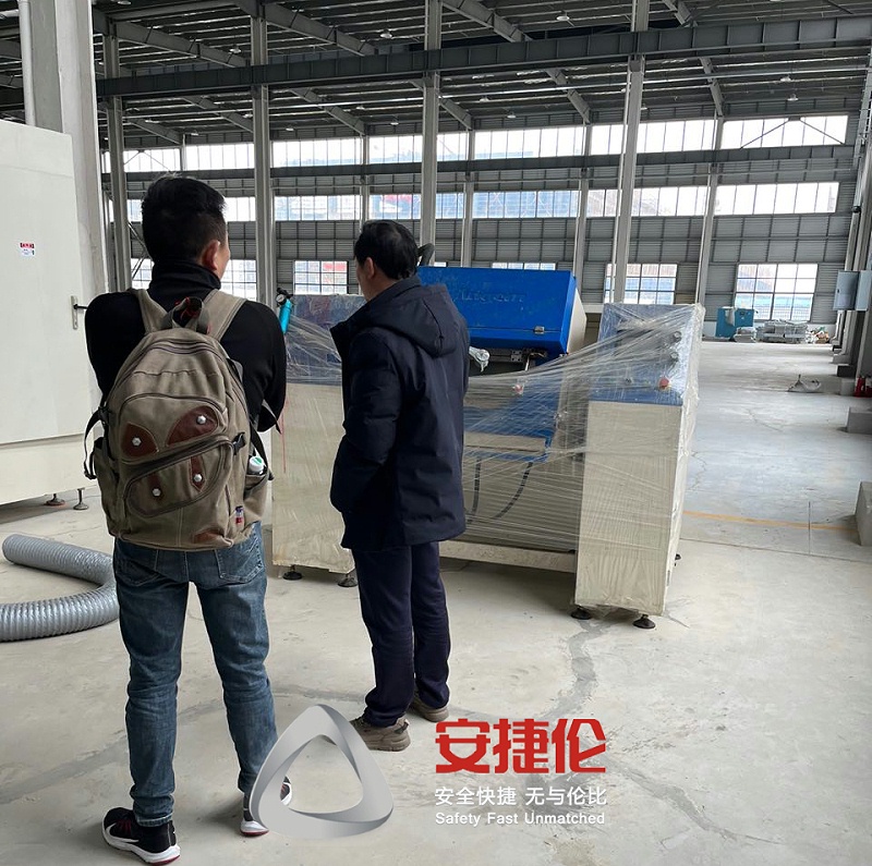 福建潯興拉鏈客戶參觀羞羞视频在线观看滾噴機1 - 副本
