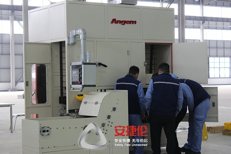 參觀滾塗機-東海橡塑4