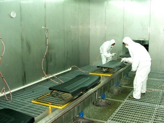 傳統人工（gōng）噴塗