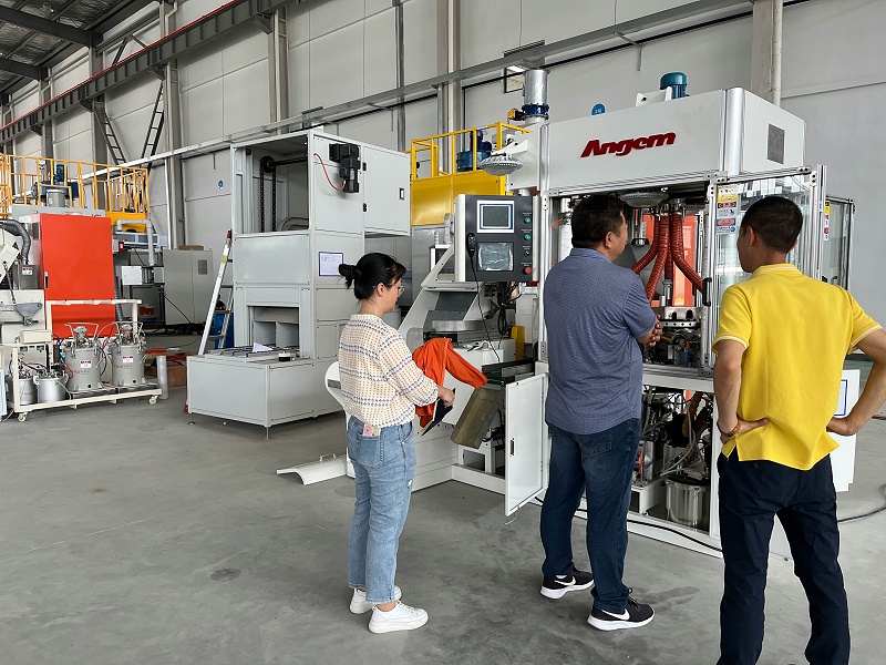 通州灣經開局曹副局（jú）長到（dào）南通工廠指（zhǐ）導工作 (4)