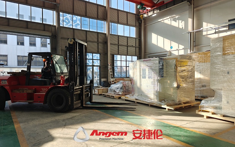 噴膠機（jī）發山東2