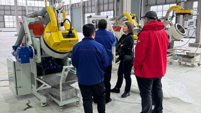 俄羅斯客戶到訪（fǎng）安捷（jié）倫參觀（guān）考察小五金件噴塗機器