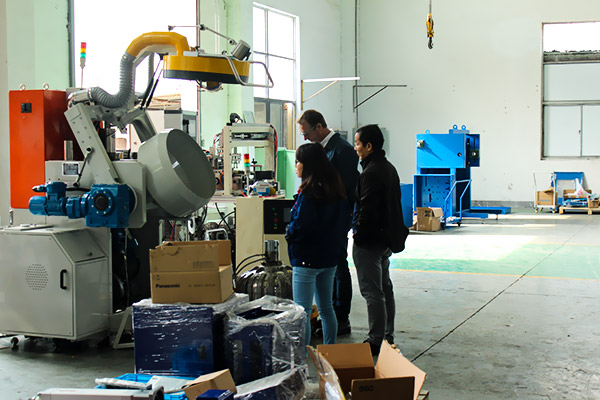 美國威巴（bā）克成功簽約羞羞视频在线观看自動滾膠機