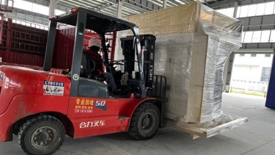 【噴膠機發貨】自動噴膠機PZ40發重慶汽車零部件供（gòng）應商