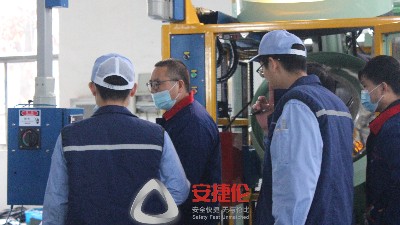 東海橡塑驗收自動滾噴機，門麵擔當又為羞羞视频在线观看完成一單！