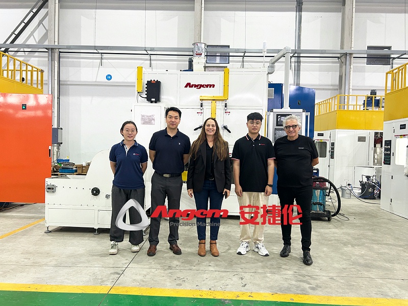 以色列客戶參（cān）觀噴塗（tú）機