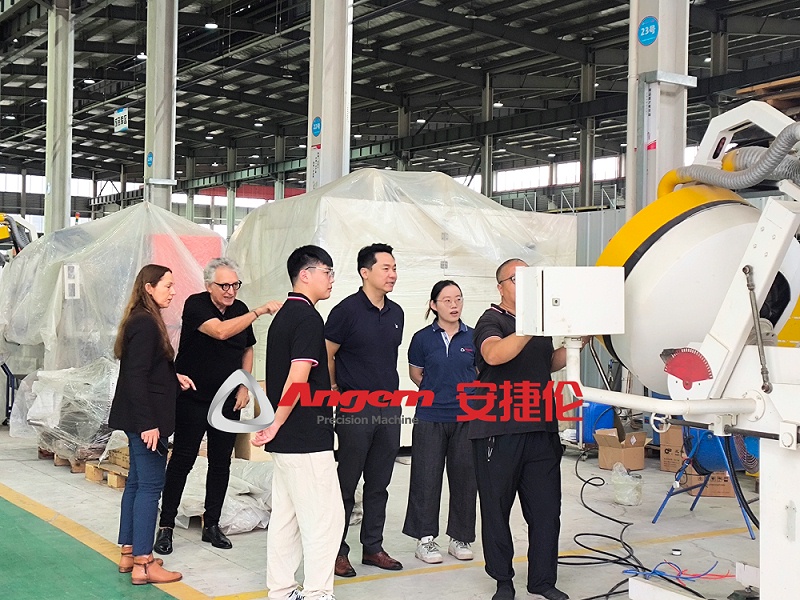 以色（sè）列客（kè）戶參觀滾噴機