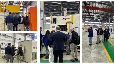 高精度+高性價比！加（jiā）拿大老（lǎo）客戶跨越重洋專程考察噴（pēn）膠機